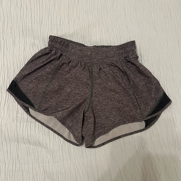 lululemon athletica Pants - Lululemon hotty hot shorts 4” Tall size 6 (High Rise)